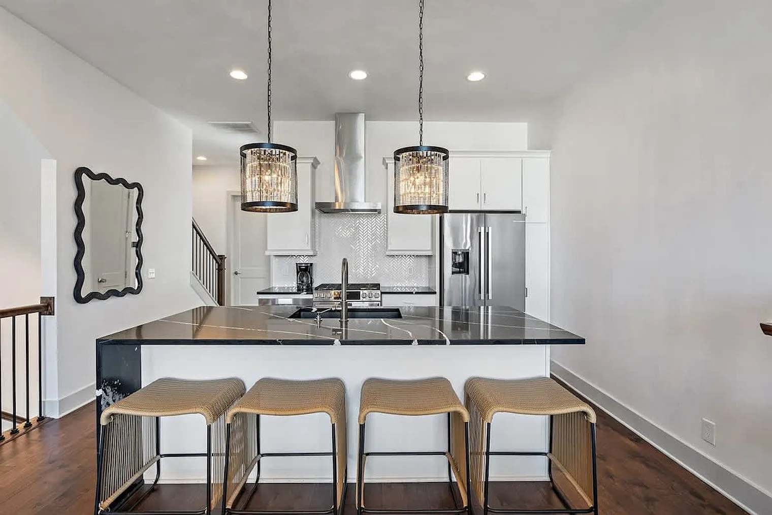 4 bed, 4.0 bath, 1991 sqft, $7,766 — Photo 4