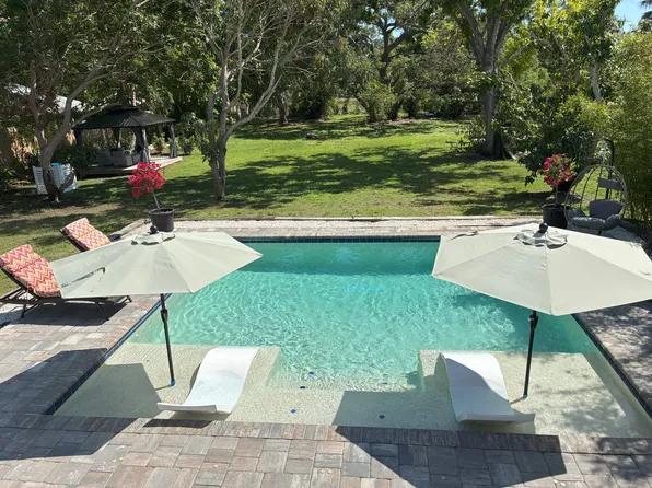 2828 Hope St, Sarasota, FL 34231