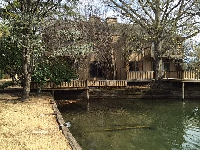 This is the beautiful view of the pond.