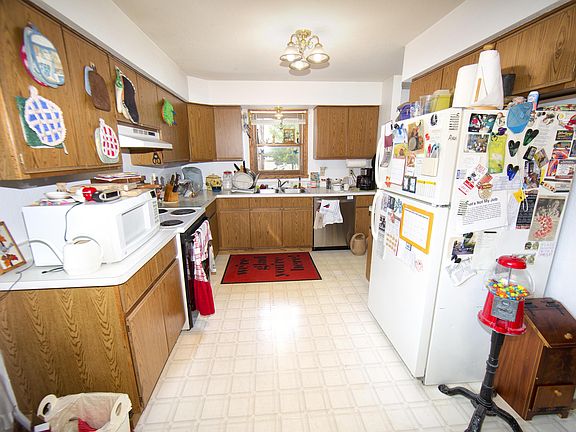 3rd image of 1013 Davis Ave