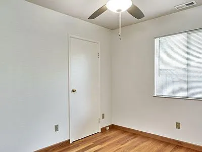 214 Sherland Ave — Photo 5