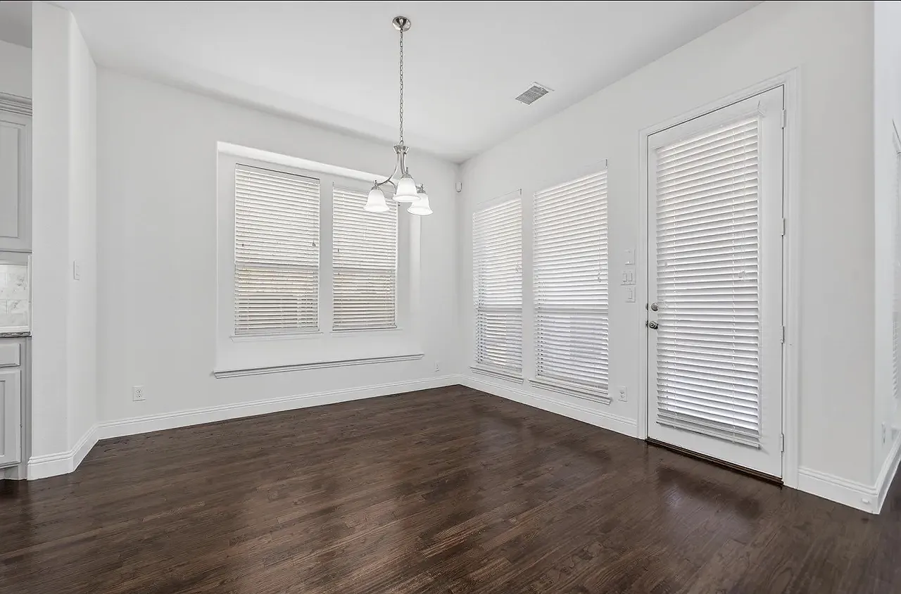 4 bed, 4.5 bath, 3654 sqft, $4,200 — Photo 2