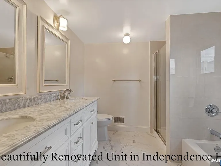 301 Chase Ct — Photo 1