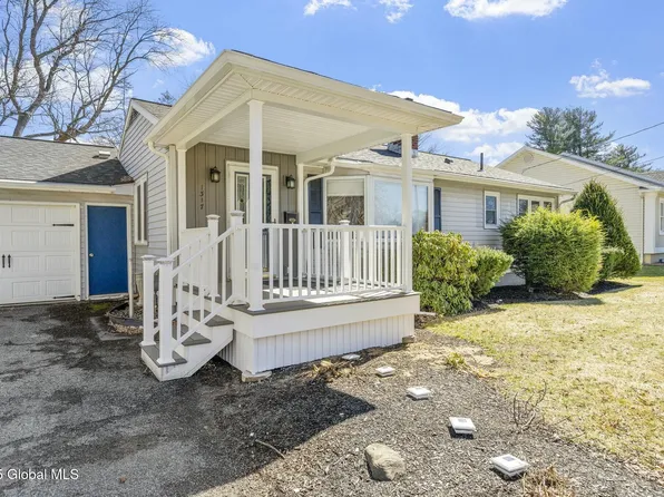 1317 Floral Avenue, Schenectady, NY 12306