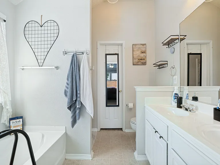 1109 Alexandria Dr — Photo 16