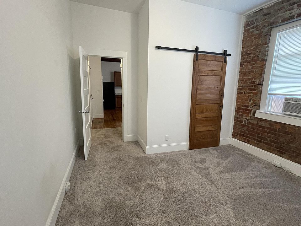 1st image of 2415 Maplewood Ave #10968835