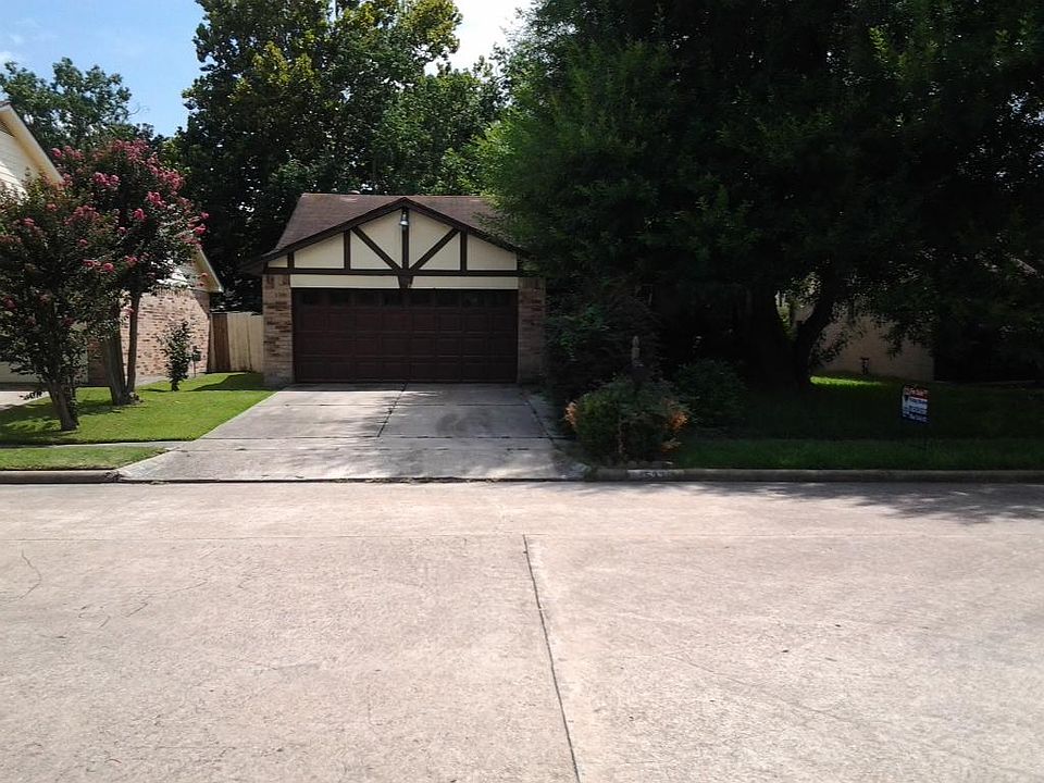 1st image of 15330 Bedford Glen Dr