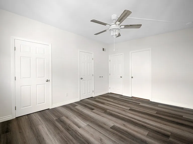 2116 E Chevy Chase Dr #C — Photo 15
