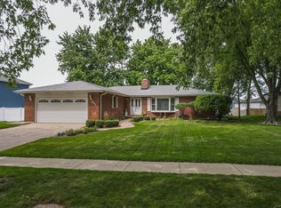 831 Maple Ln, Peotone, IL 60468