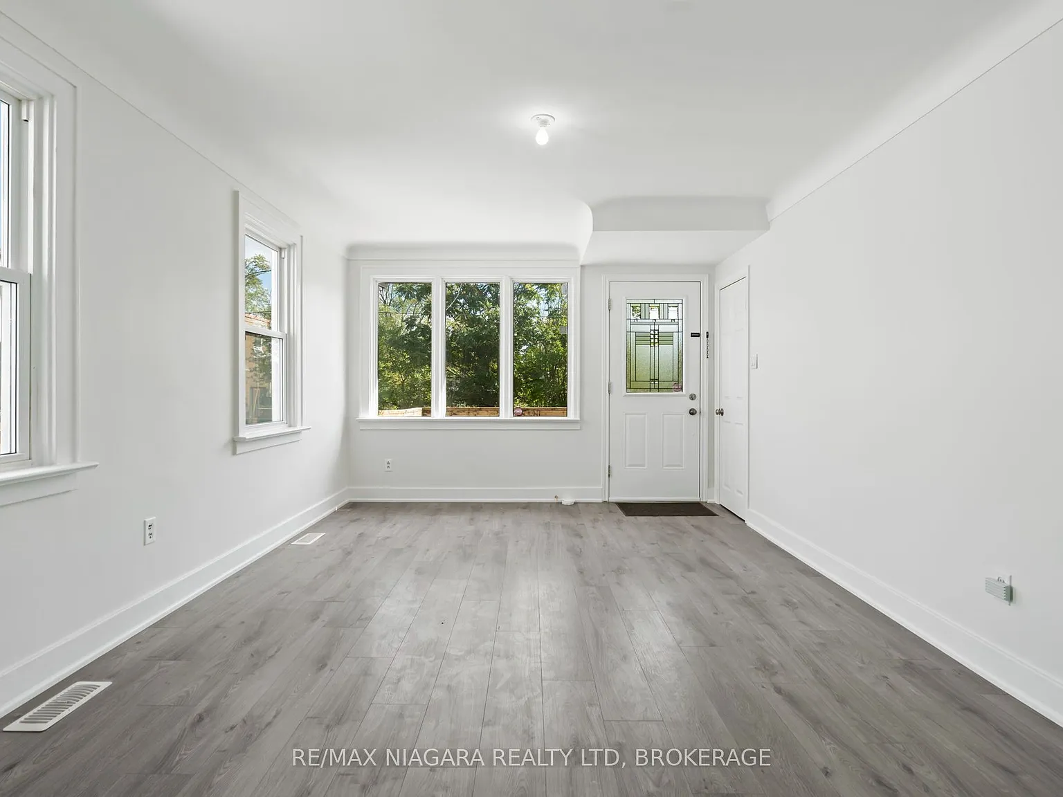 2 bed, $1,800 — Photo 2
