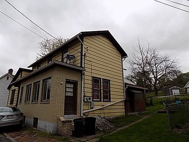 2nd image of 835 Canal St