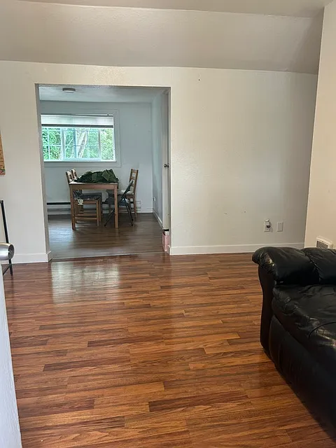 6 bed, 1480 sqft, $3,400 — Photo 3
