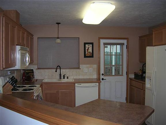 3rd image of 622 E Golden Ct