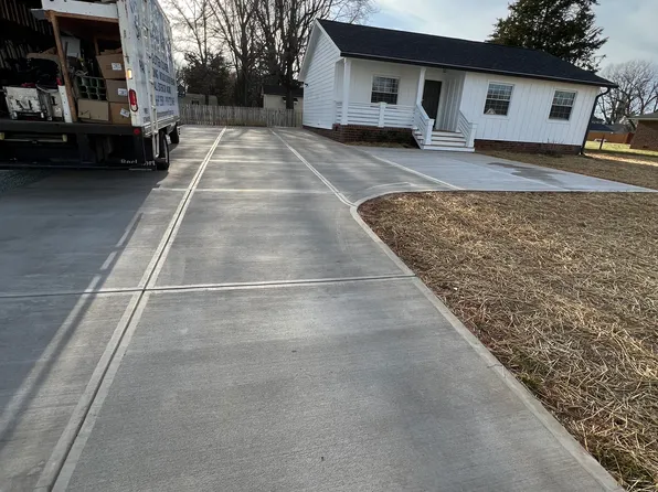 2635 Clifford Ray Rd, Haw River, NC 27258