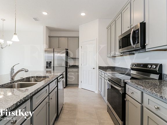 5th image of 225 Windsor Reserve Dr