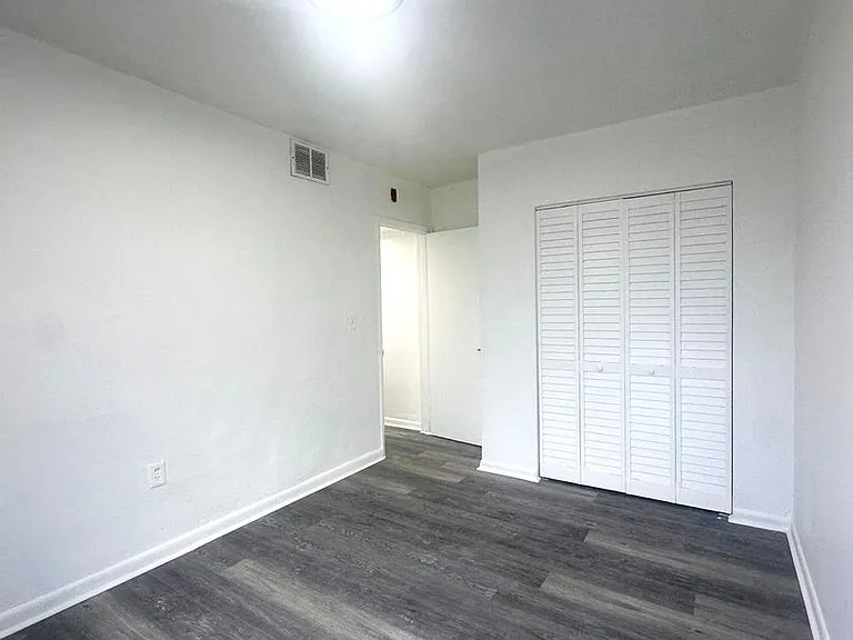 1545 NW 8th Ave — Photo 11