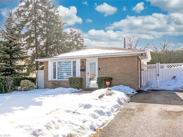 33 Gemini Dr, Hamilton, ON L9C 6R5
