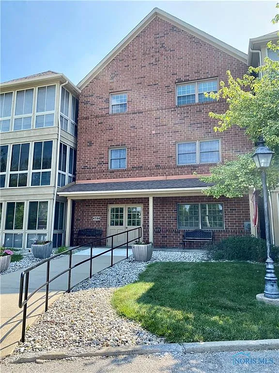 4730 Glendale Ave APT 306 photo 1