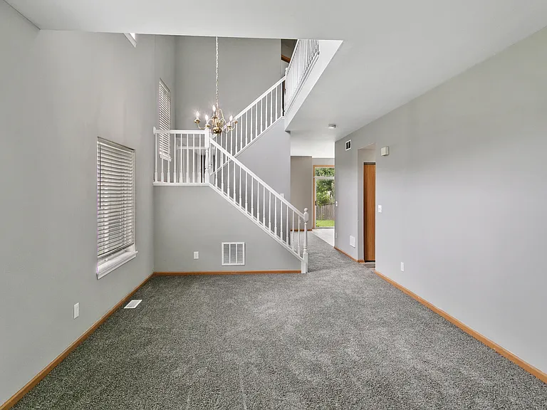 678 Zachary Dr — Photo 9