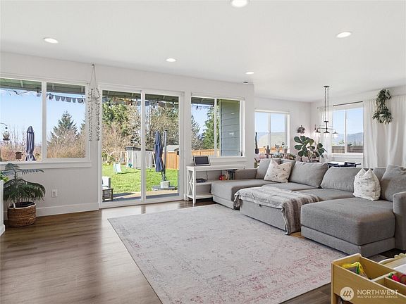 5th image of 10123 Albany Park Lane SW