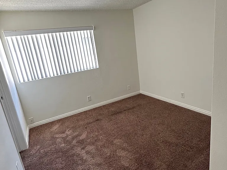 16205 Woodruff Ave — Photo 13