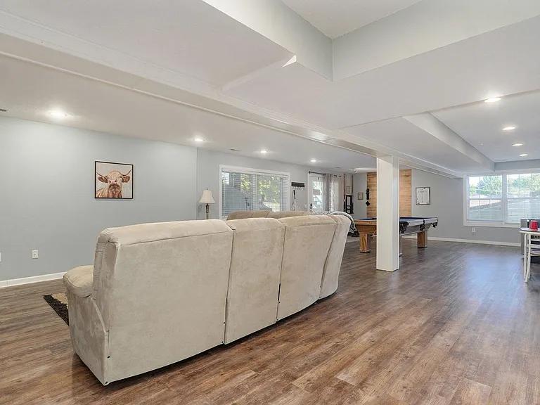 404 E Valley View Rd — Photo 32