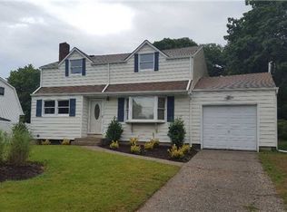 9 Camp Dr, Selden, NY 11784