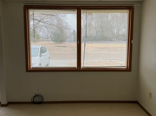 136 Main St, Fruitland, IA 52749