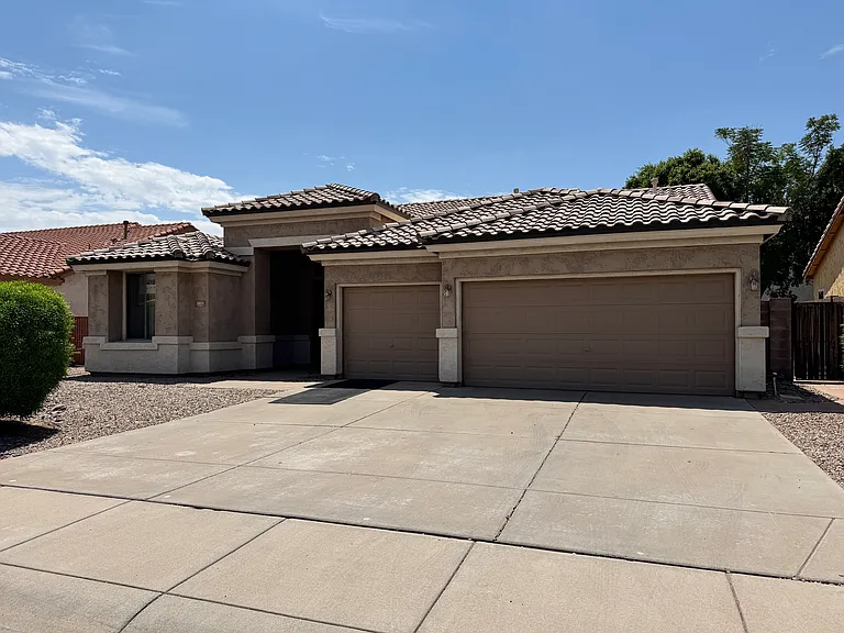 2821 E Stottler Ct — Photo 2