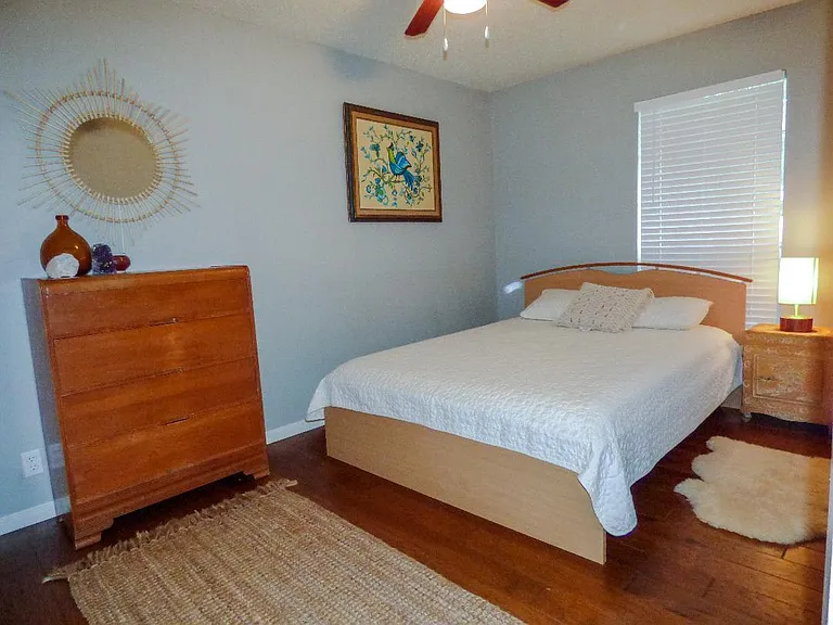 1102 Echo Ln — Photo 10