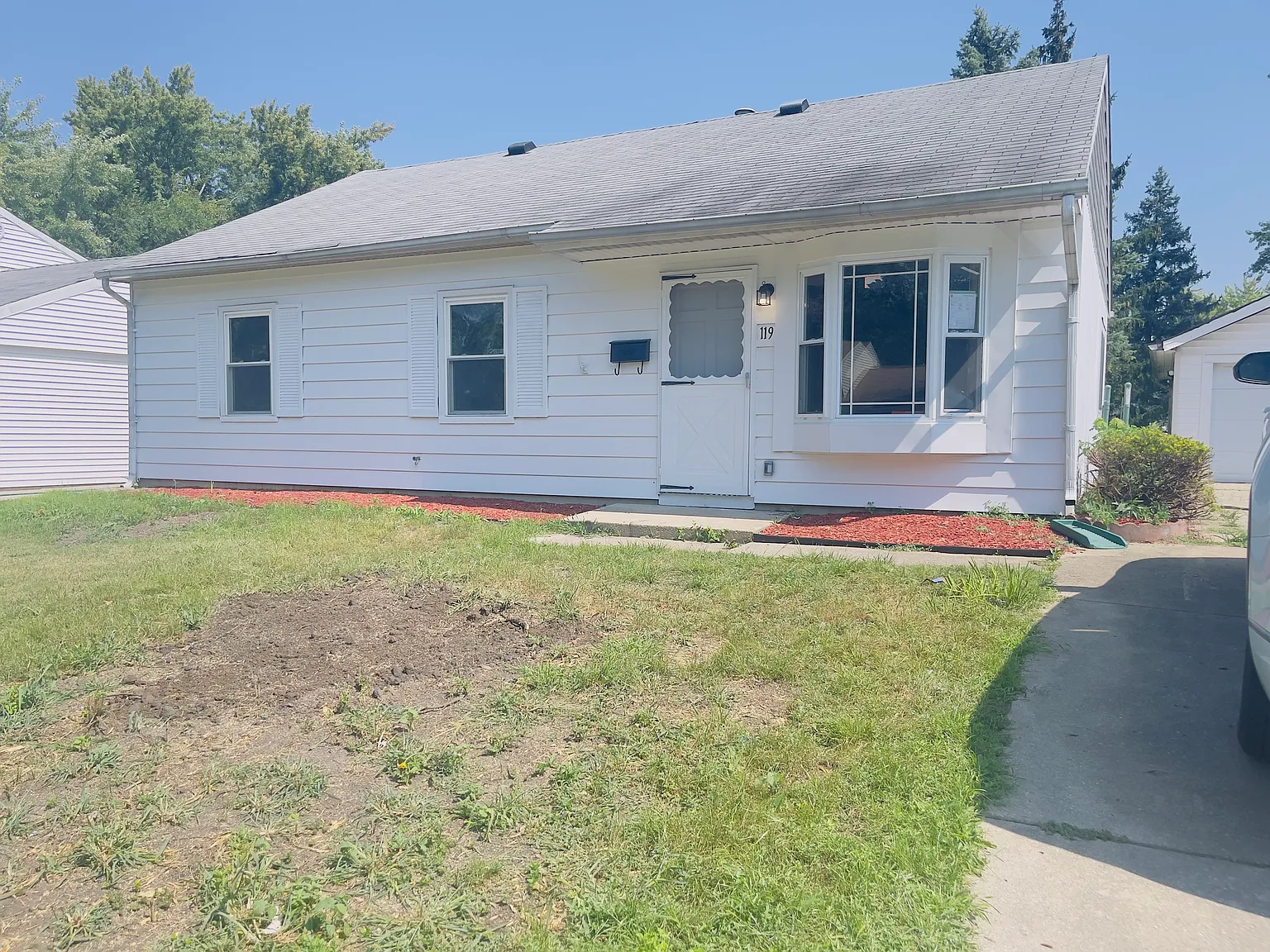 4 bed, 1.5 bath, 1069 sqft, $3,600 — Photo 1