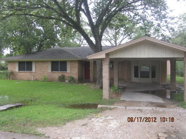 307 Avenue G, Brazoria, TX 77422