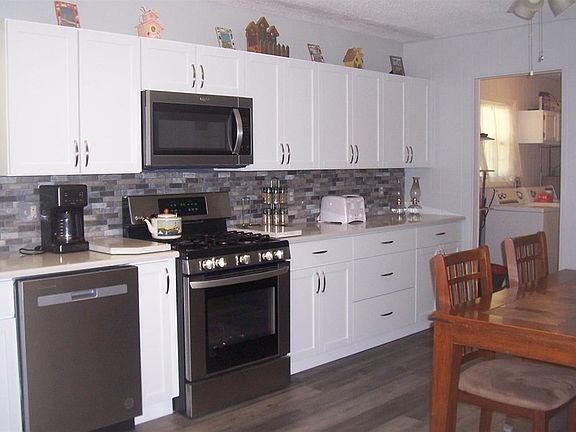 2nd image of 3517 Plaza Way