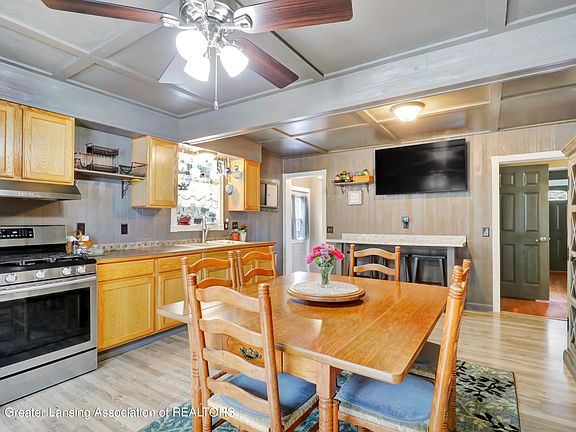 3rd image of 4820 Hillcrest Ave
