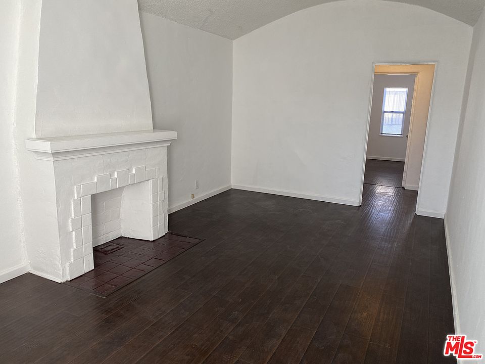 1st image of 1529 W 84th St