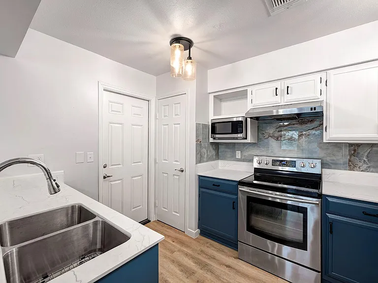 18506 Glen Briar Ln — Photo 9