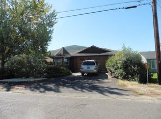 1490 Lithia Way, Talent, OR 97540