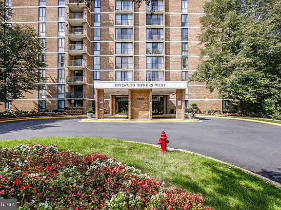 3rd image of 2300 Pimmit Dr APT 1404
