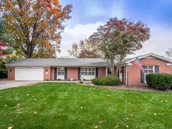 1111 Ellenhurst St NE, Canton, OH 44714