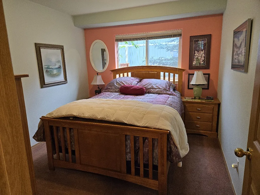 3 bed, 2400 sqft, $1,500 — Photo 3