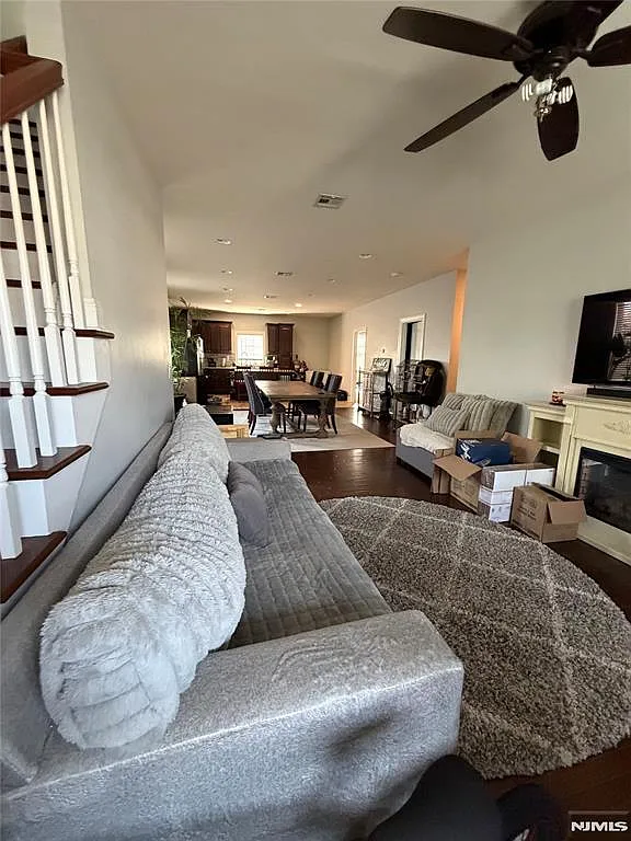 2 bed, $3,300 — Photo 3