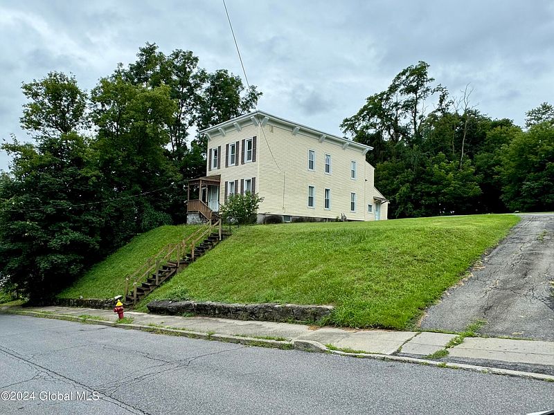 3rd image of 4 Rockton Street