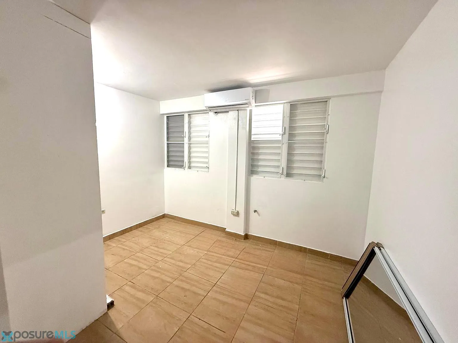 3 bed, 1.0 bath, 300 sqft, $1,000 — Photo 4