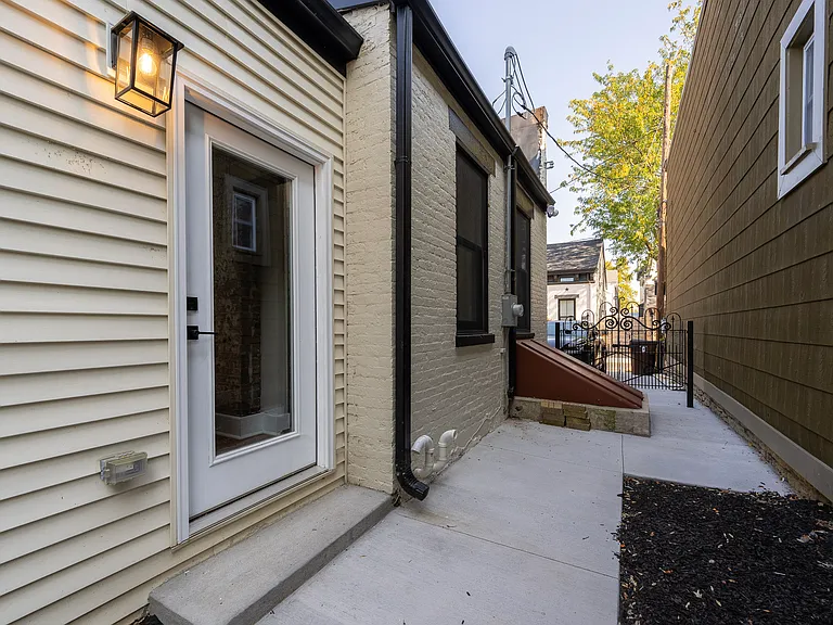 513 Pershing Ave — Photo 22