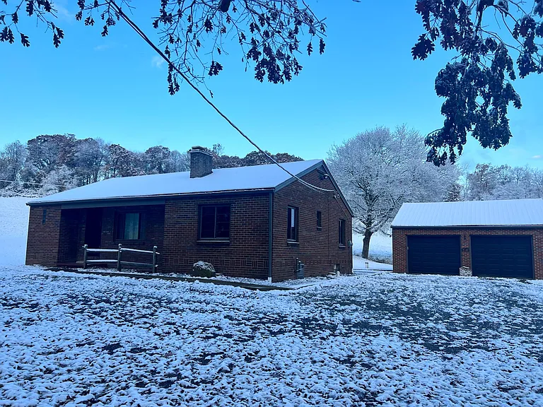 160 Pleasant Valley Rd — Photo 1