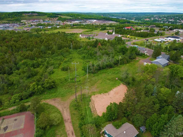 Caribou St, Houghton, MI 49931