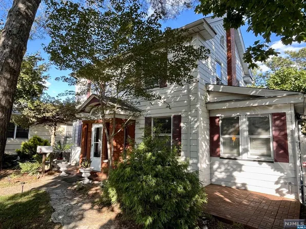 390 S Center St, Orange, NJ 07050