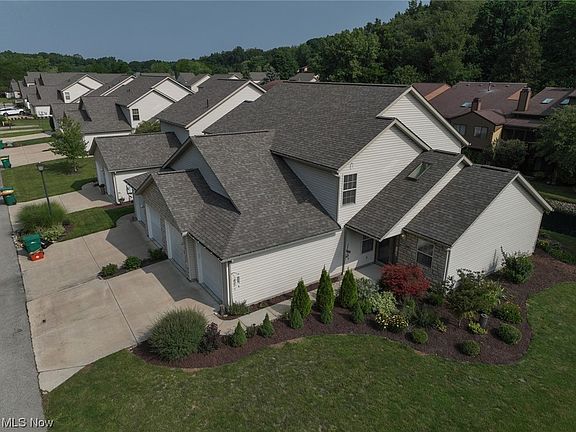 2nd image of 128 Falls River Dr