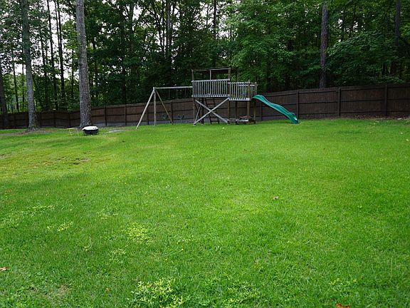3rd image of 110 Heather Ln