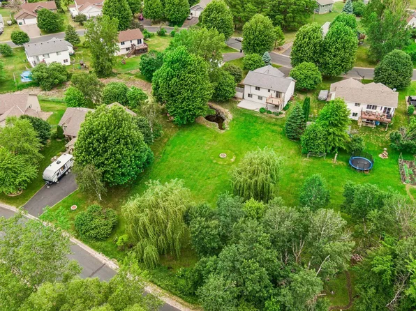 680 Lois Ln, Lino Lakes, MN 55014